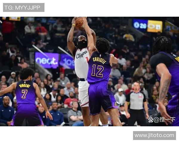 掘金与快船第六场精彩回放全程回顾与精彩瞬间分析